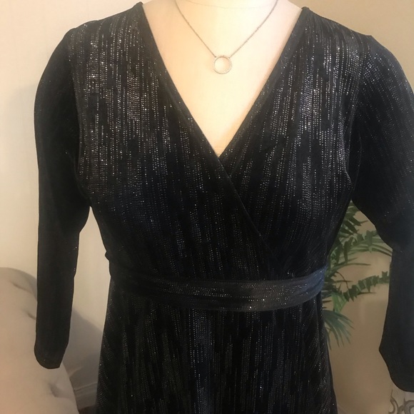 Black Shimmery velvet wrap dress - Picture 2 of 5